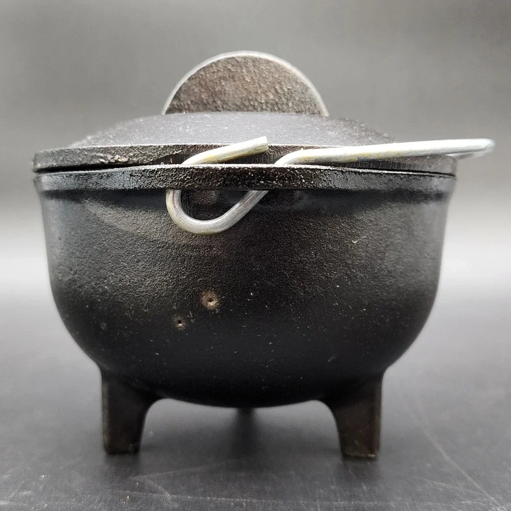 Lodge Miniature Black Cast Iron Cauldron L5MIC Pot Lid Rustic Farmhouse Decor
